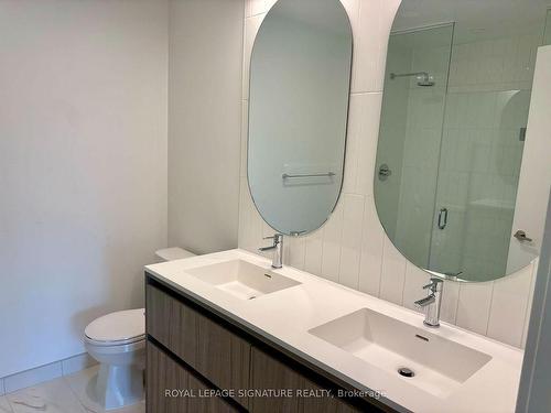 D-329-8 Beverley Glen Blvd, Vaughan, ON - Indoor Photo Showing Bathroom