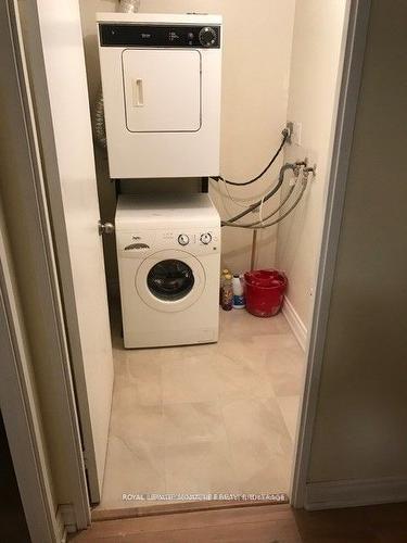 701-145 Hillcrest Ave, Mississauga, ON - Indoor Photo Showing Laundry Room