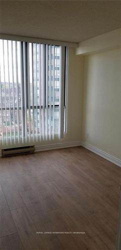 701-145 Hillcrest Ave, Mississauga, ON - Indoor Photo Showing Other Room