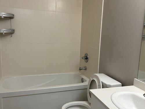 2303-3985 Grand Park Dr, Mississauga, ON - Indoor Photo Showing Bathroom