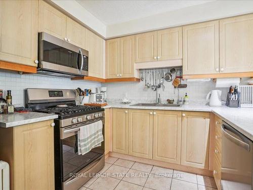 37 Willow Lane, Grimsby, ON - Indoor Photo Showing Kitchen