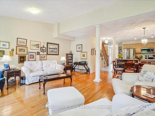 37 Willow Lane, Grimsby, ON - Indoor Photo Showing Living Room