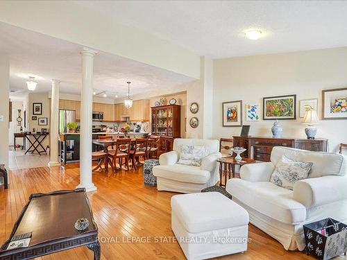 37 Willow Lane, Grimsby, ON - Indoor Photo Showing Living Room