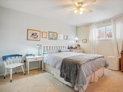 37 Willow Lane, Grimsby, ON - Indoor Photo Showing Bedroom