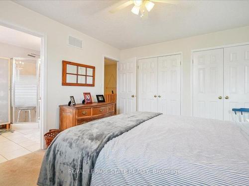 37 Willow Lane, Grimsby, ON - Indoor Photo Showing Bedroom