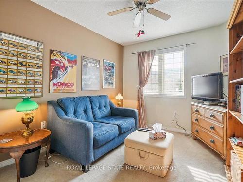 37 Willow Lane, Grimsby, ON - Indoor Photo Showing Living Room