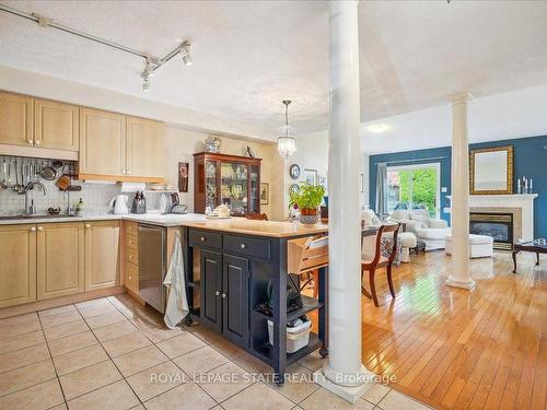 37 Willow Lane, Grimsby, ON - Indoor Photo Showing Kitchen