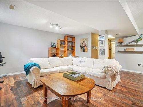 37 Willow Lane, Grimsby, ON - Indoor Photo Showing Living Room