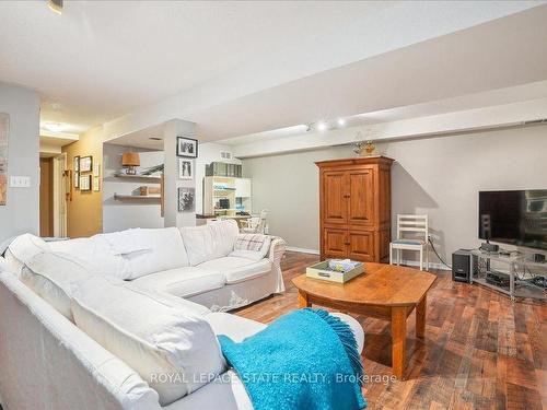 37 Willow Lane, Grimsby, ON - Indoor Photo Showing Living Room