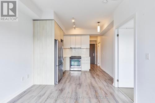 521 - 52 Forest Manor Road, Toronto, ON - Indoor Photo Showing Kitchen With Upgraded Kitchen