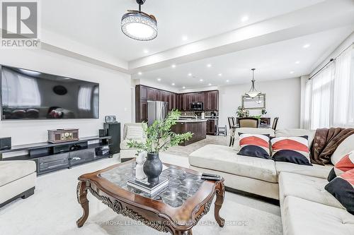 1226 Atkins Drive, Newmarket, ON - Indoor Photo Showing Living Room