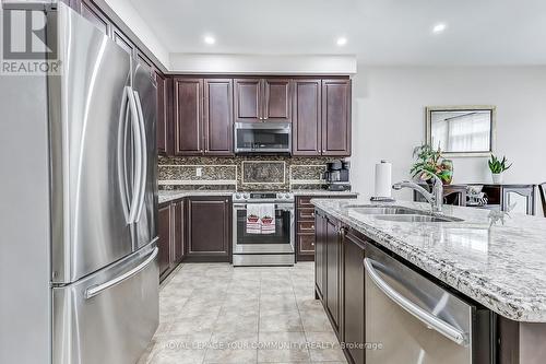 1226 Atkins Drive, Newmarket, ON - Indoor Photo Showing Kitchen With Double Sink With Upgraded Kitchen