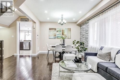 1226 Atkins Drive, Newmarket, ON - Indoor Photo Showing Living Room