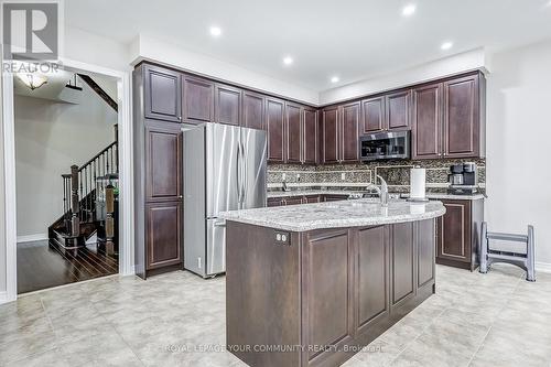 1226 Atkins Drive, Newmarket, ON - Indoor Photo Showing Kitchen With Upgraded Kitchen