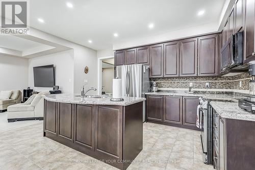 1226 Atkins Drive, Newmarket, ON - Indoor Photo Showing Kitchen With Double Sink With Upgraded Kitchen