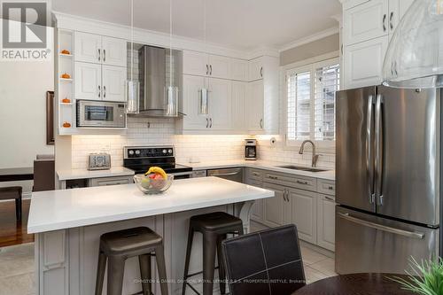 542 Vellore Woods Boulevard, Vaughan, ON - Indoor Photo Showing Kitchen With Double Sink With Upgraded Kitchen