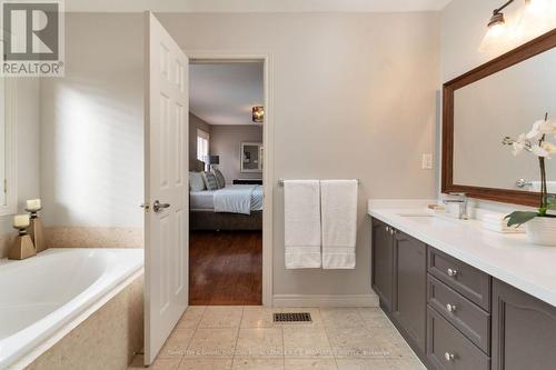 542 Vellore Woods Boulevard, Vaughan, ON - Indoor Photo Showing Bathroom