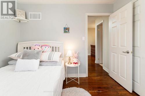 542 Vellore Woods Boulevard, Vaughan, ON - Indoor Photo Showing Bedroom