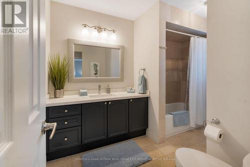 542 Vellore Woods Boulevard, Vaughan, ON - Indoor Photo Showing Bathroom