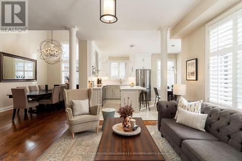 542 Vellore Woods Boulevard, Vaughan, ON - Indoor Photo Showing Living Room