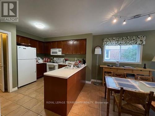 2547 Advent Court, Mississauga, ON - Indoor Photo Showing Kitchen With Double Sink