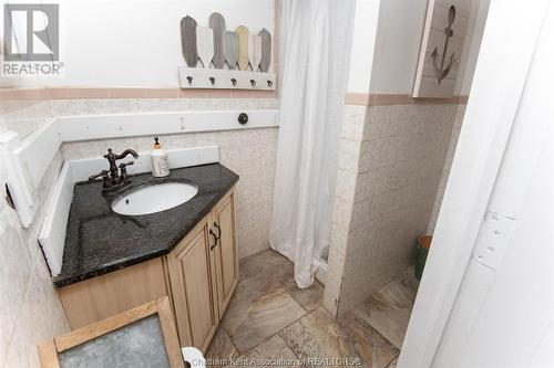 13590 Longwoods Road, Thamesville, ON - Indoor Photo Showing Bathroom