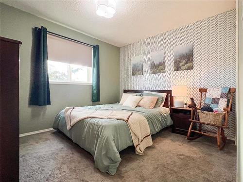 407 1St Avenue, Rivers, MB - Indoor Photo Showing Bedroom