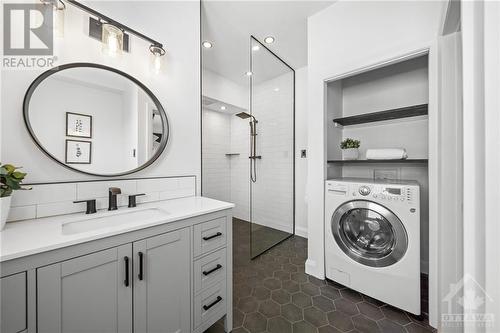 3-PC Bathroom/Laundry (Upper Unit A) - 469 Booth Street, Ottawa, ON - Indoor Photo Showing Laundry Room