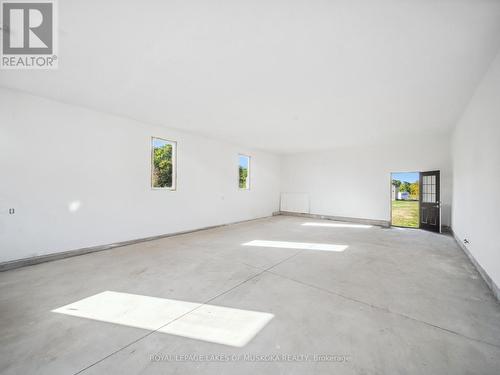 24 Keyzer Drive, Oro-Medonte, ON - Indoor Photo Showing Other Room