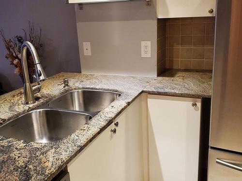 39-11 Niagara St, Toronto, ON - Indoor Photo Showing Kitchen With Double Sink