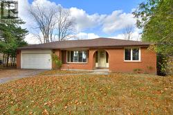 27 HILLCREST COURT  Kitchener, ON N2K 2S4