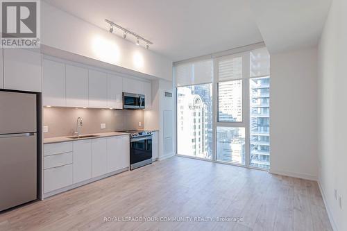 1604 - 357 King Street W, Toronto, ON - Indoor Photo Showing Kitchen