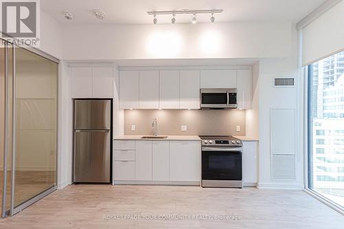 1604 - 357 King Street W, Toronto, ON - Indoor Photo Showing Kitchen