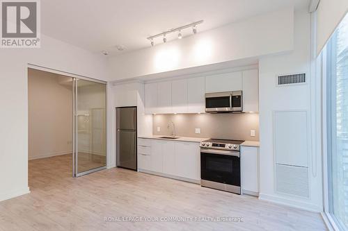 1604 - 357 King Street W, Toronto, ON - Indoor Photo Showing Kitchen