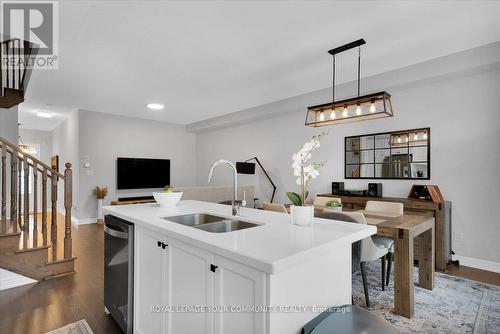 3 Clifford Crescent, New Tecumseth, ON - Indoor Photo Showing Kitchen With Double Sink