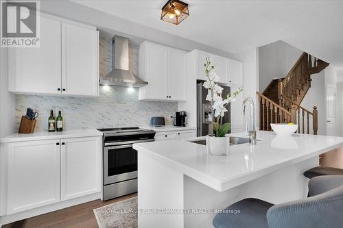 3 Clifford Crescent, New Tecumseth, ON - Indoor Photo Showing Kitchen With Upgraded Kitchen