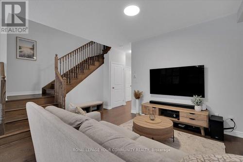 3 Clifford Crescent, New Tecumseth, ON - Indoor Photo Showing Living Room