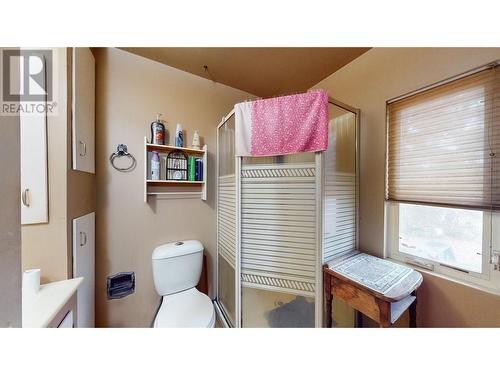 3 piece bath - 33 Little Van Horne Street S, Cranbrook, BC - Indoor Photo Showing Bathroom