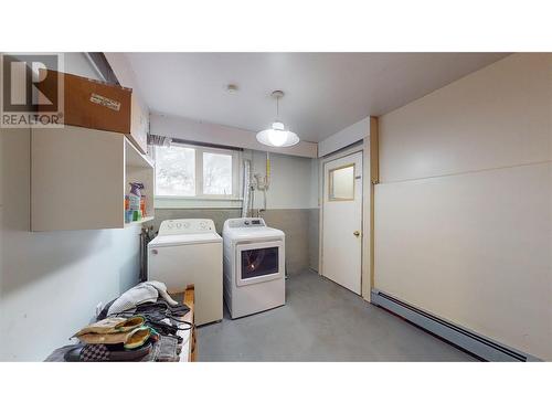 Basement laundry - 33 Little Van Horne Street S, Cranbrook, BC - Indoor Photo Showing Laundry Room