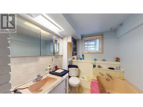 Basement bath - 33 Little Van Horne Street S, Cranbrook, BC - Indoor Photo Showing Bathroom