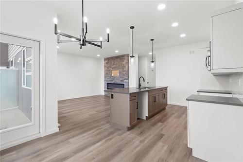 135 Grey Heron Drive, Winnipeg, MB - Indoor Photo Showing Kitchen