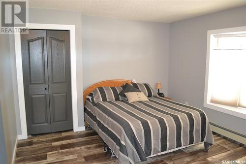 2 122 1St Avenue E, Kindersley, SK - Indoor