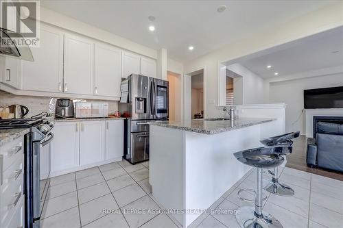 72 Auckland Drive E, Whitby, ON - Indoor Photo Showing Kitchen With Upgraded Kitchen