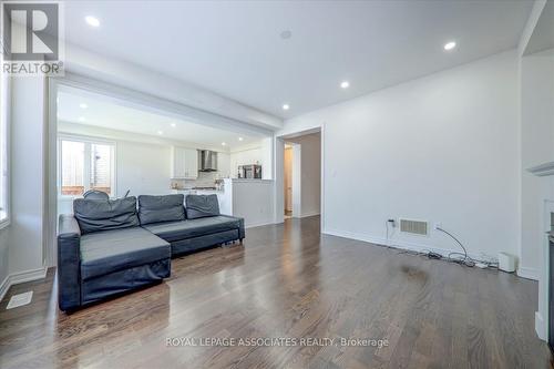 72 Auckland Drive E, Whitby, ON - Indoor Photo Showing Living Room