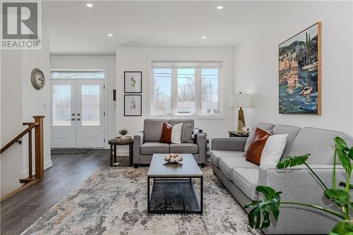 781 South Coast Drive, Haldimand, ON - Indoor Photo Showing Living Room