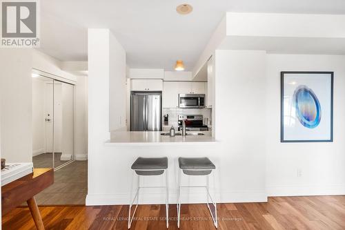 1527 - 60 Heintzman Street, Toronto, ON - Indoor Photo Showing Kitchen