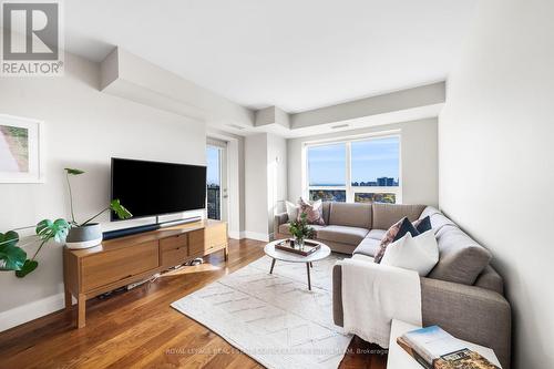 1527 - 60 Heintzman Street, Toronto, ON - Indoor Photo Showing Living Room