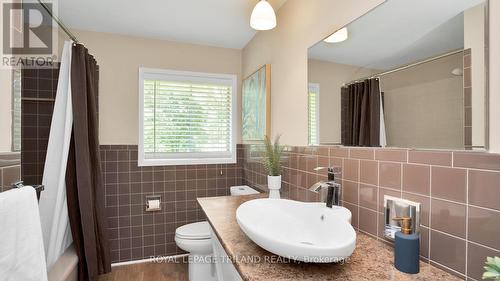 24 Longbow Place, London, ON - Indoor Photo Showing Bathroom