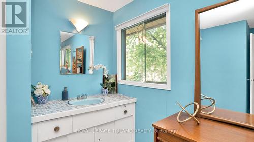 24 Longbow Place, London, ON - Indoor Photo Showing Bathroom