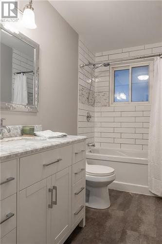 486 Hilbert Avenue, Cornwall, ON - Indoor Photo Showing Bathroom